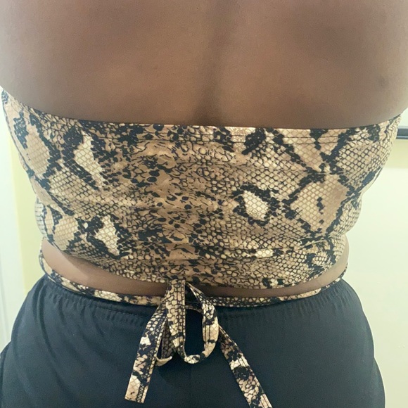 Snake-print CropTop - Picture 4 of 5